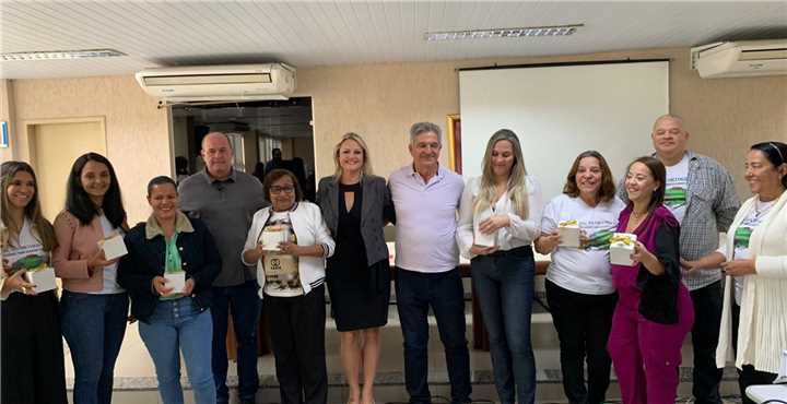 Homenagens e emoo marcam prmio do projeto Ortografando: Tindolel!